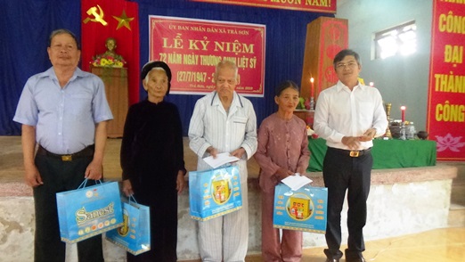 Huyện Bắc Trà My thăm tặng 83 xuất quà cho các gia đình chính sách khó khăn của huyện