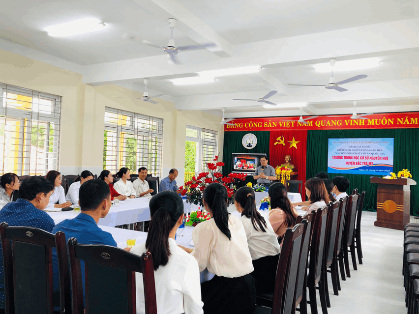 Sở GDĐT Quảng Nam khảo sát công tác kiểm định chất lượng giáo dục và trường chuẩn quốc gia tại Trường THCS Nguyễn Huệ