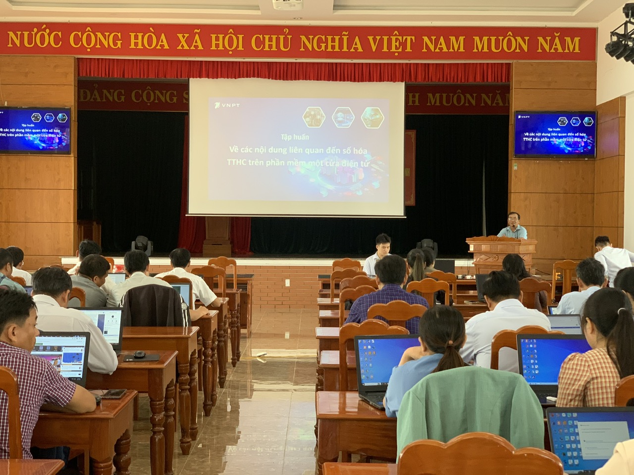 Bắc Trà My tổ chức tập huấn số hoá thủ tục hành chính