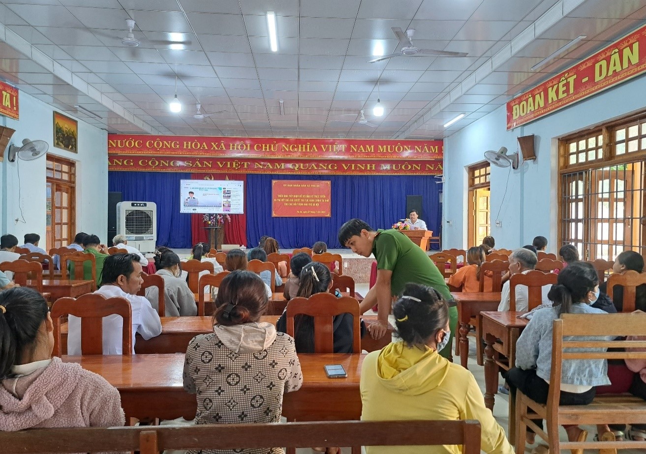 Xã Trà Ka ra mắt mô hình "Tiếp nhận hồ sơ đăng ký trực tuyến và trả kết quả giải quyết thủ tục hành chính tại nhà cho các đối tượng bảo trợ xã hội” 