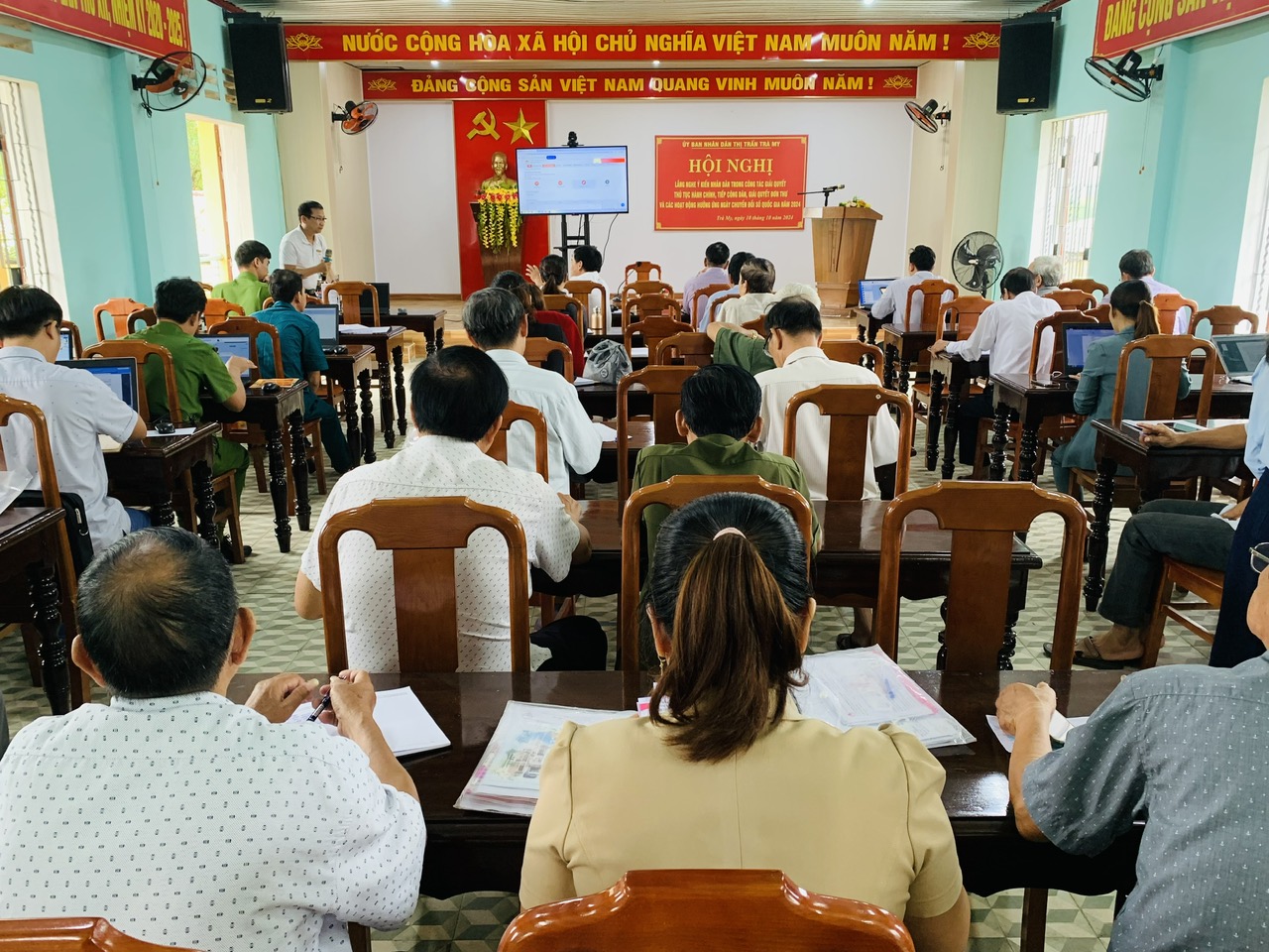UBND thị trấn Trà My tổ chức diễn đàn cán bộ, công chức lắng nghe ý kiến nhân dân và các hoạt động hưởng ứng Ngày Chuyển đổi số quốc gia năm 2024