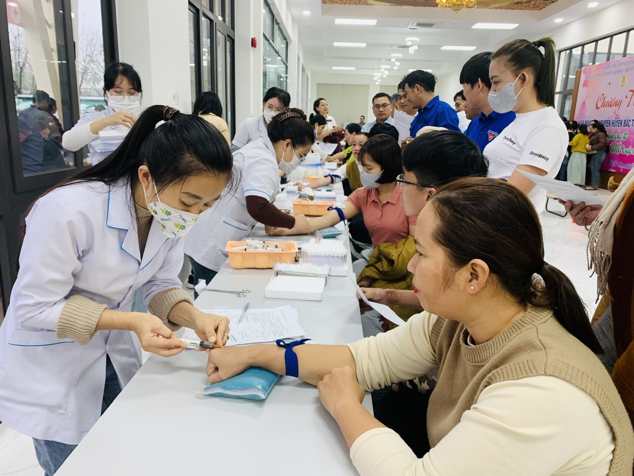 Bắc Trà My vận động cán bộ, nhân dân tình nguyện hiến hơn 250 đơn vị máu